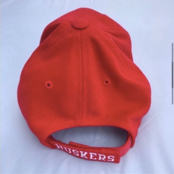 Captivating Headgear Nebraska Cornhuskers Adjustable Ball Cap - Picture 3 of 15